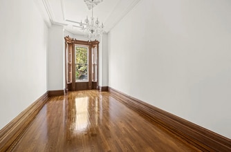 323 Washington Ave, Unit 1 in Brooklyn, NY - Building Photo - Building Photo