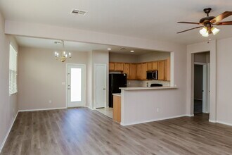 332 Plum Horse Ave in North Las Vegas, NV - Foto de edificio - Building Photo