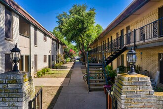 Belleview in Plano, TX - Foto de edificio - Building Photo
