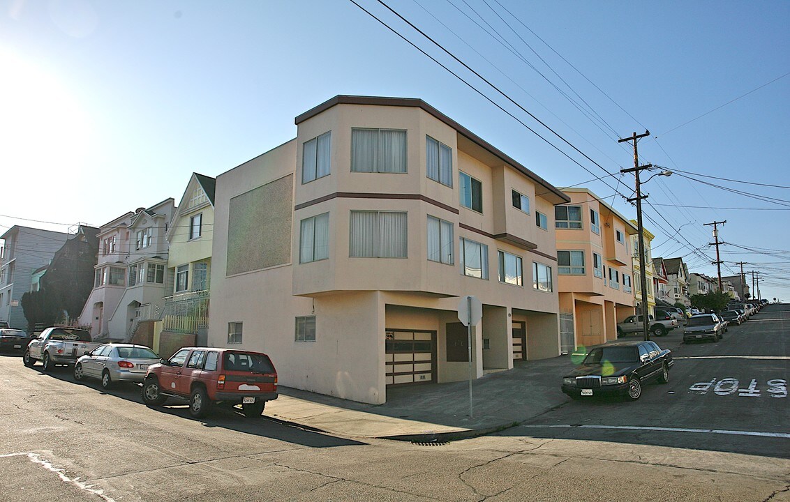 501 Paris St in San Francisco, CA - Building Photo