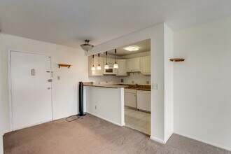 2401 H St NW, Unit 801 in Washington, DC - Building Photo - Building Photo