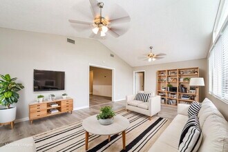 8410 Spicewood Dr in Jacksonville, FL - Building Photo - Building Photo