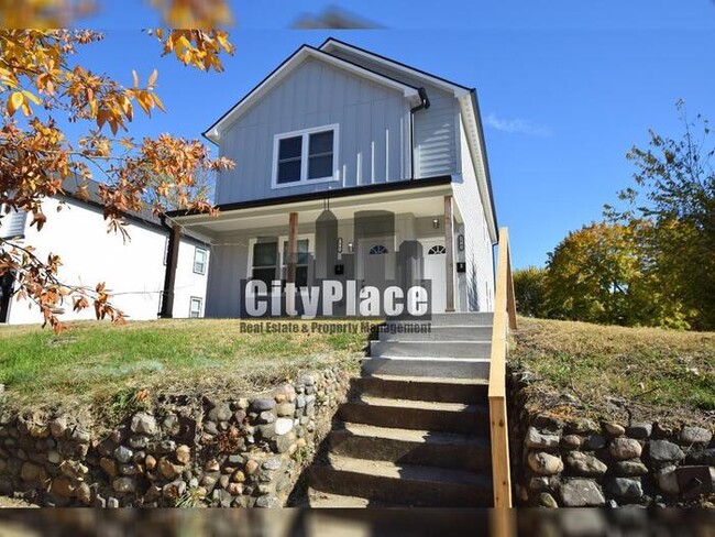 property at 2801 E Riverside Dr