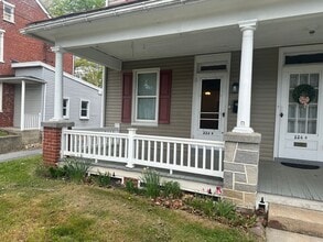 226 E High St in Manheim, PA - Building Photo - Building Photo