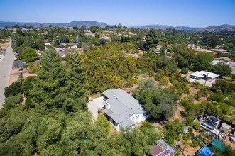 777 Knoll Park Ln in Fallbrook, CA - Building Photo - Building Photo