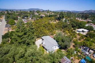 777 Knoll Park Ln in Fallbrook, CA - Building Photo - Building Photo