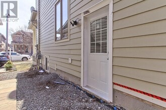 25 Aird Ct in Milton, ON - Building Photo - Building Photo