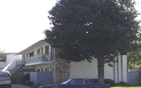 15552 Vanowen St in Van Nuys, CA - Foto de edificio - Building Photo