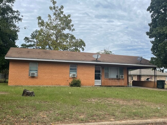 2200 Pat St in Nacogdoches, TX - Building Photo - Building Photo