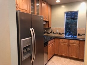 645 Forest Ave in Palo Alto, CA - Foto de edificio - Building Photo