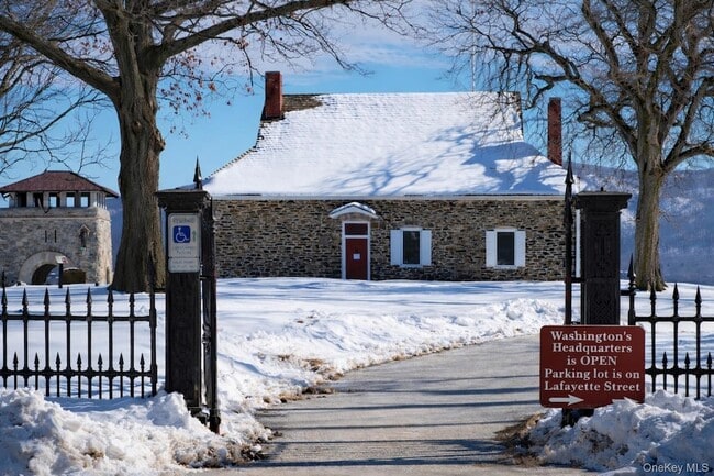 95 Liberty St, Unit 1 in Newburgh, NY - Foto de edificio - Building Photo