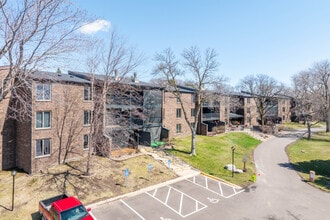 Lochmoor Condos and Lofts in Bloomington, MN - Building Photo - Building Photo