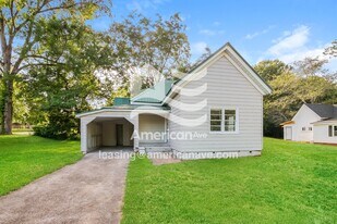 818 Truitt Ave in Lagrange, GA - Building Photo