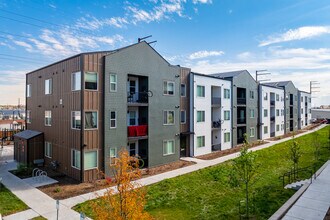 Pascal Gardens Apartments in Denver, CO - Building Photo - Building Photo