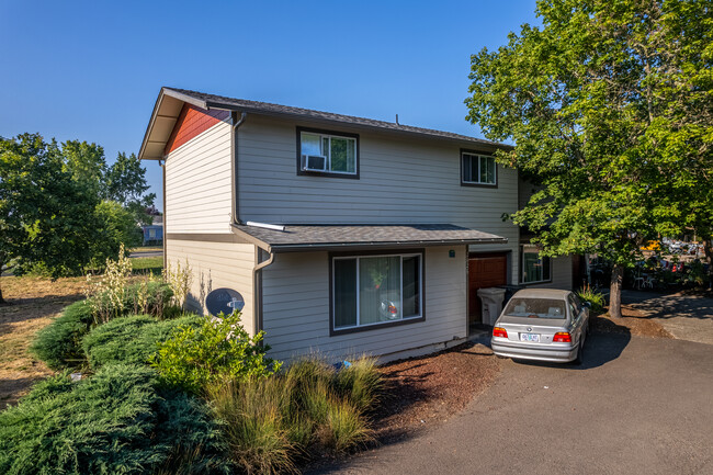 Countryside Duplexes in Lebanon, OR - Building Photo - Primary Photo