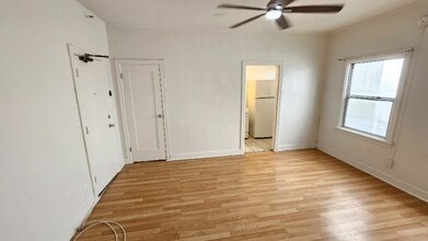 727 S Coronado St in Los Angeles, CA - Foto de edificio - Building Photo