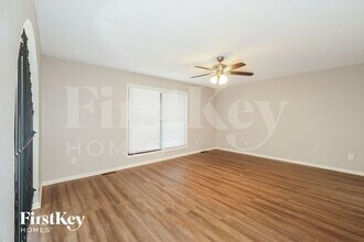 6704 NW Mirror Lake Terrace in Kansas City, MO - Building Photo - Building Photo