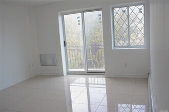 70-38 Broadway-Unit -4B in Queens, NY - Building Photo - Building Photo