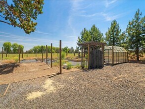 64420 Bailey Rd in Bend, OR - Building Photo - Building Photo