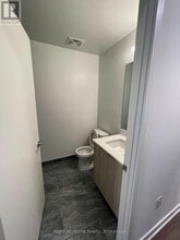 395 Square One Dr in Mississauga, ON - Building Photo - Building Photo