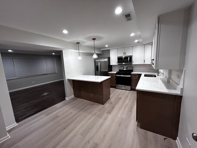 7356 N Harlem Ave in Chicago, IL - Building Photo - Building Photo