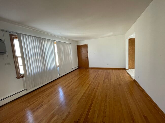 5230 N Delphia Ave in Chicago, IL - Building Photo - Building Photo