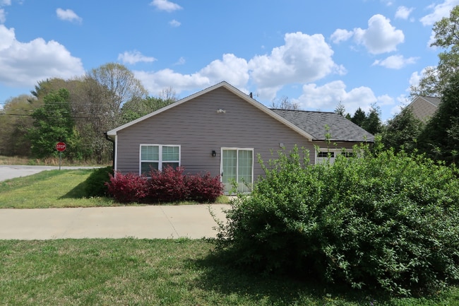 210 Orch Pk Ln in Winston-Salem, NC - Building Photo - Building Photo