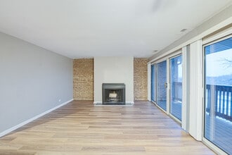 5801 Oakwood Dr in Lisle, IL - Building Photo - Building Photo