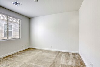 832 Gallery Course Dr in Las Vegas, NV - Building Photo - Building Photo
