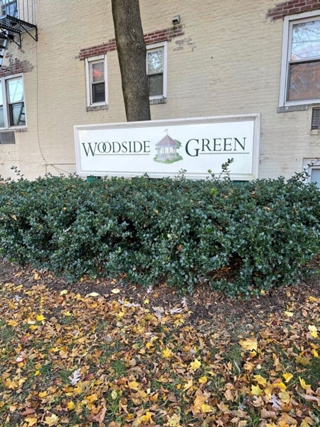 property at 106 Woodside Green