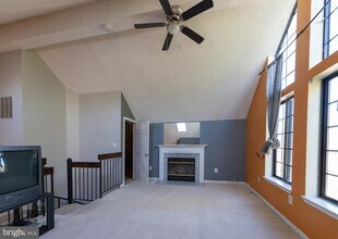 1611 Airy Hill Ct-Unit -F in Crofton, MD - Building Photo - Building Photo