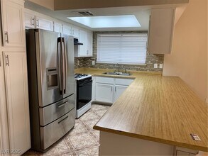 716 Round Table Dr in Las Vegas, NV - Building Photo - Building Photo