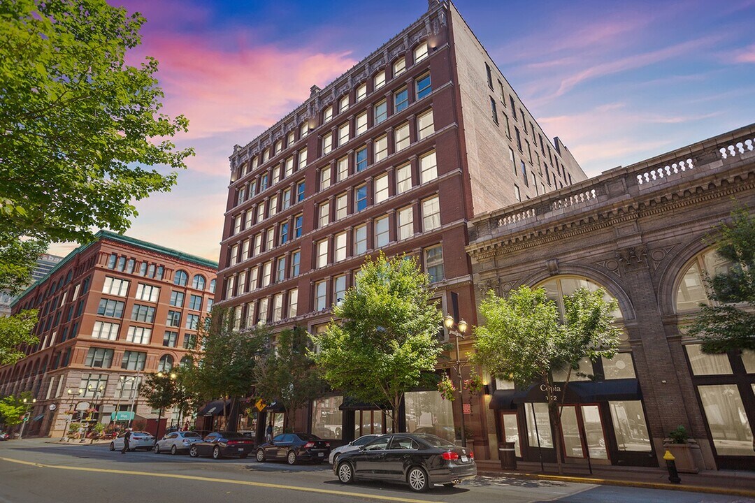 Vangard Lofts in St. Louis, MO - Foto de edificio