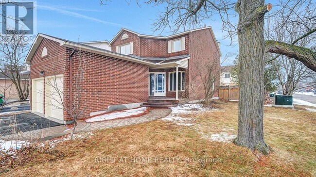 2 Chickasaw Crescent in Ottawa, ON - Building Photo - Building Photo