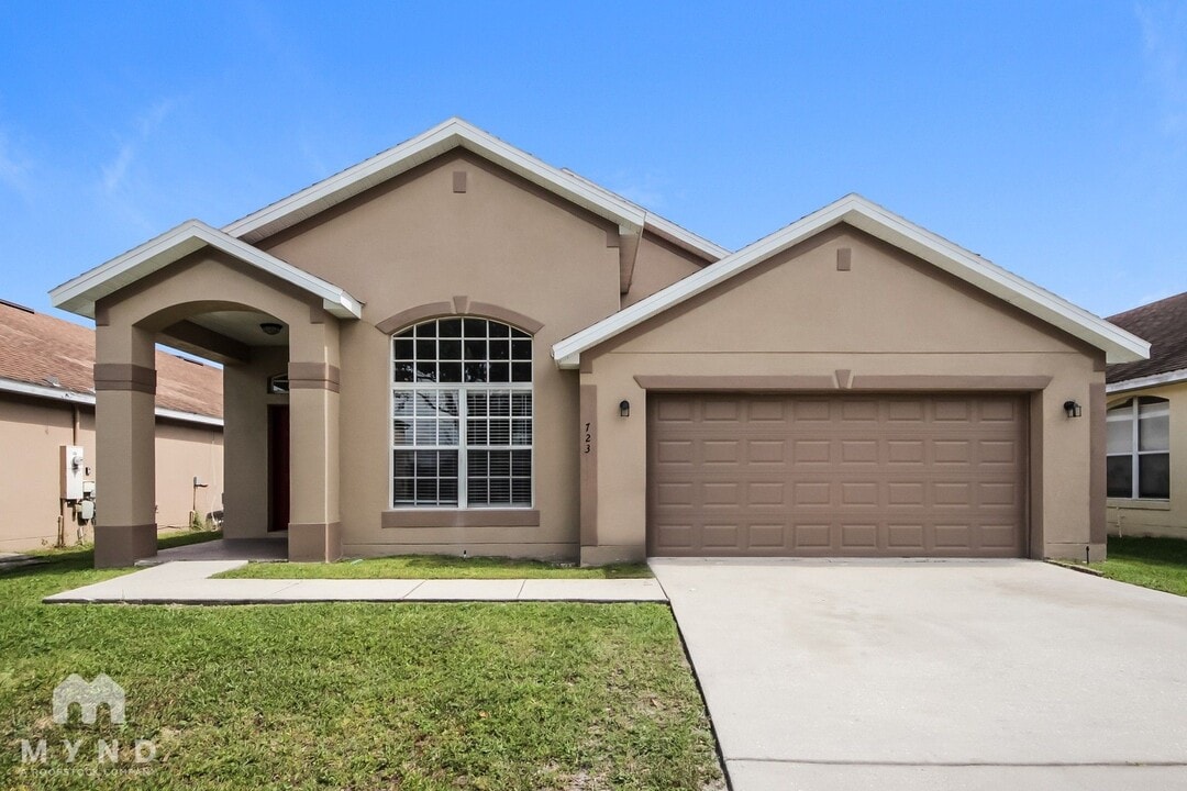 723 Stonewyk Way in Kissimmee, FL - Building Photo