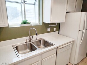 5350 Rod Ct in Las Vegas, NV - Building Photo - Building Photo