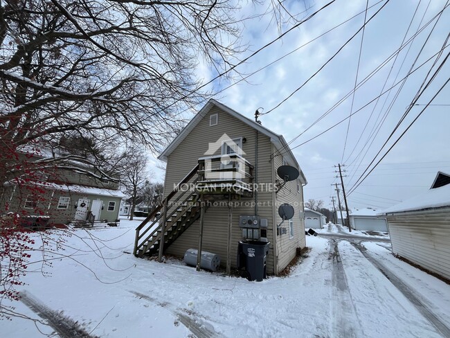 property at 832 E 7th St