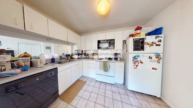 175 Beacon St, Unit 314 in Somerville, MA - Foto de edificio - Building Photo