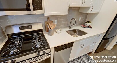 81 Park Dr, Unit 3 in Boston, MA - Building Photo - Building Photo