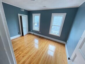 17 Gaylord St, Unit 3 in Boston, MA - Foto de edificio - Building Photo