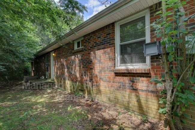 1436 McCan Dr in Clarksville, TN - Foto de edificio - Building Photo