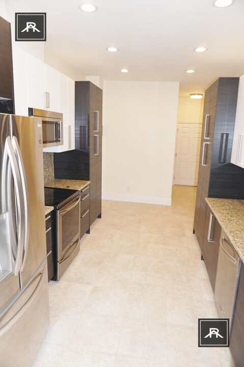 1030 Commonwealth Ave in Boston, MA - Building Photo
