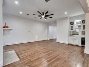 2525 Nantucket Dr in Houston, TX - Foto de edificio - Building Photo