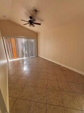 4838 Cambridge St in Greenacres, FL - Foto de edificio - Building Photo