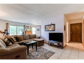 900 9th Ave S, Unit 7 in Hopkins, MN - Building Photo - Building Photo