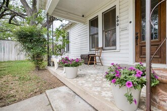 500 W Austin St in Luling, TX - Building Photo - Building Photo