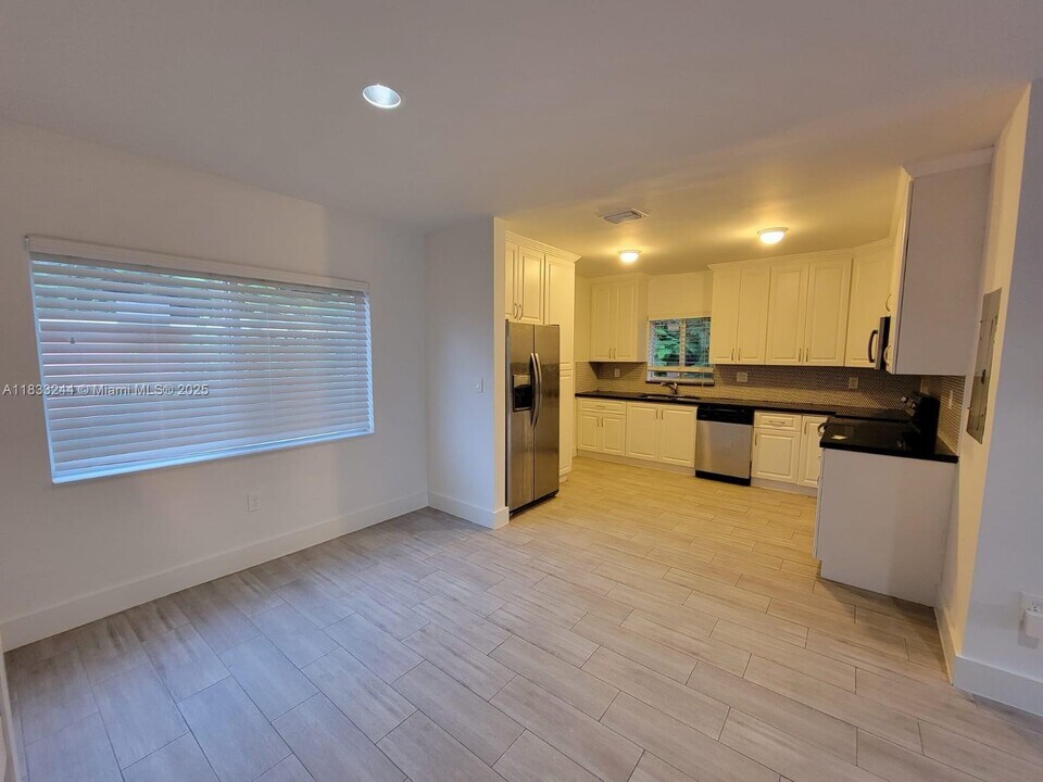 6515 NW 1st Pl in Miami, FL - Foto de edificio