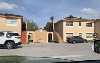 18270 Mediterranean Blvd in Hialeah, FL - Building Photo - Building Photo