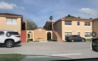 18270 Mediterranean Blvd in Hialeah, FL - Foto de edificio - Building Photo