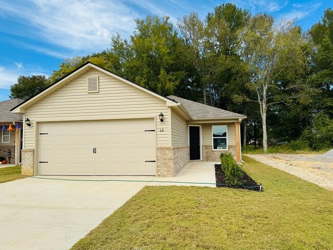60 Jonathan Dr in Odenville, AL - Foto de edificio - Building Photo
